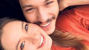 Sevilen çift yollarını ayırdı