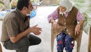 CHP ORTACA İLÇE BAŞKANI EVREN TEZCAN KAPI KAPI DOLAŞIP HALKIN BAYRAMINI KUTLADI 