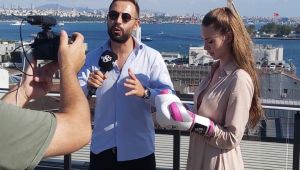  Dünya Starı Otilia Eldiven Taktı.