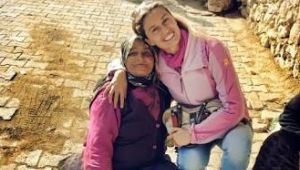 ANNESİNİN KÖYÜNDE HASRET GİDERDİ