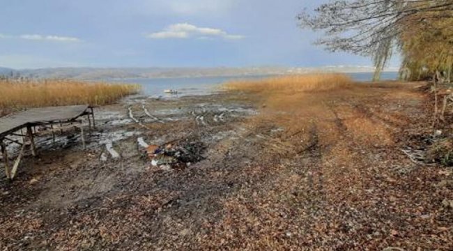 Sapanca Gölü'nde korkutan görüntü! 20 metre çekildi