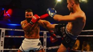 DEMİR YUMRUK CESUR TURGAY SAHNESİNDE KEMİK SESLERİ 