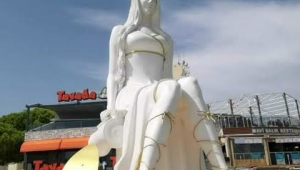 DİDİM BELEDİYE BAŞKANIN MEDUSA HEYKELİ