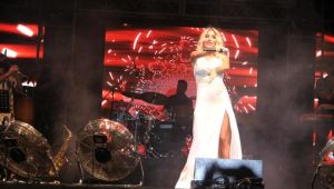 Balıkesir İrem Derici ile coştu