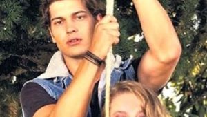 Çağatay Ulusoy'a dost kazığı! Serenay Sarıkaya ve Umut Evirgen'den kırmızı kartlık hareket