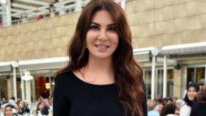 Kıyafetleriyle sahneye damga vuran isimleri şu sözleriyle eleştirdi: O kıyafetler sakil duruyor