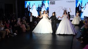 Rüya gibi gelinlik defilesi, izleyenleri büyüledi