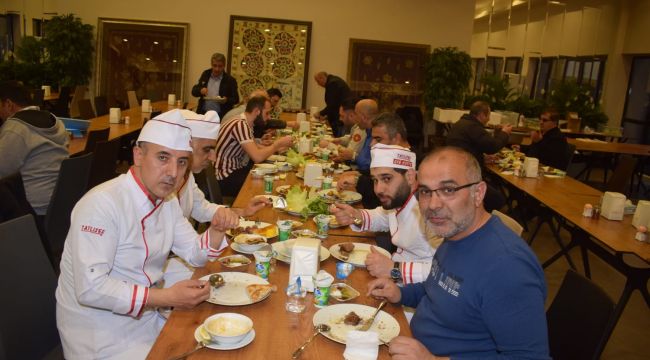 Darülaceze'de çiğköfteli iftar!