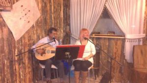 İLKAY TAN, AŞKLARINI  ESERLERİNDE  ANLATIYOR