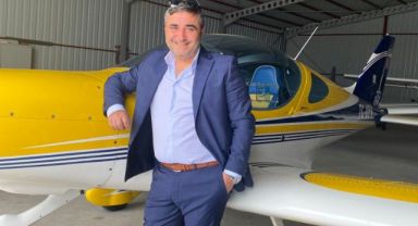 BELEK ÜNİVERSİTESİ MÜDÜRÜ SİNAN ERDEM ŞİMDİ DE BABADAĞDAN YAMAÇ PARAŞUTU İLE  UÇTU