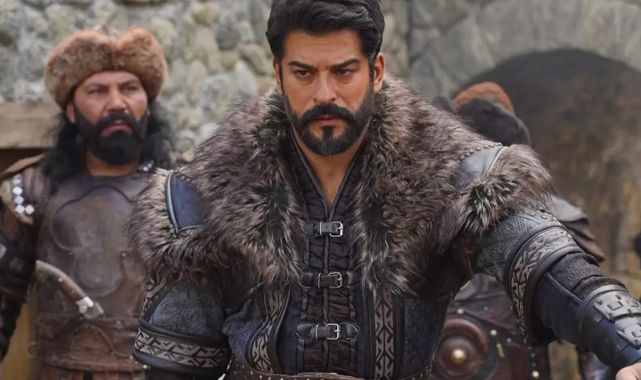 Burak Özçivit'ten radikal karar! Ayrılık sonrası sakal ve bıyık gitti