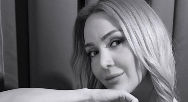 ElİF AYSEL NAZIM SEKİZ KARAKTERİ TEK SAHNEDE CANLANDIRIYOR 