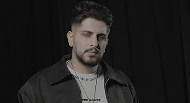 İş dünyasındaki başarılarını müzikle taçlandırmaya hazırlanan Derkan, iddialı bir çıkışla müzik kariyerine adım attı.