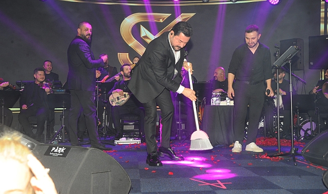 SERKAN KAYA SAHNENİN TOZUNU ALDI!