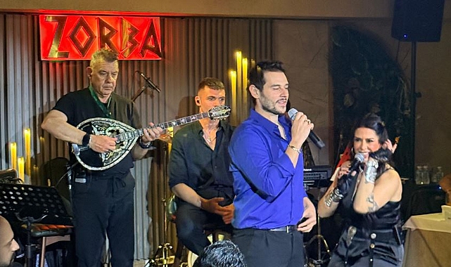 Grek Müziğinin Kalbi Zorba’da Attı! Cem Belevi, Penelope Nelly’i Sahnesinde Yalnız Bırakmadı