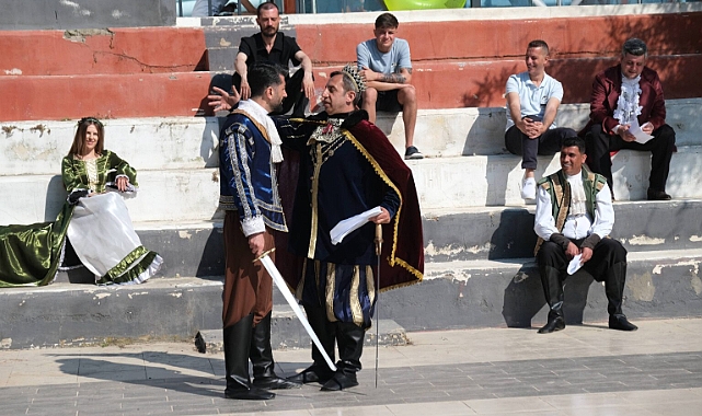ADANA ŞİVESİYLE HAMLET